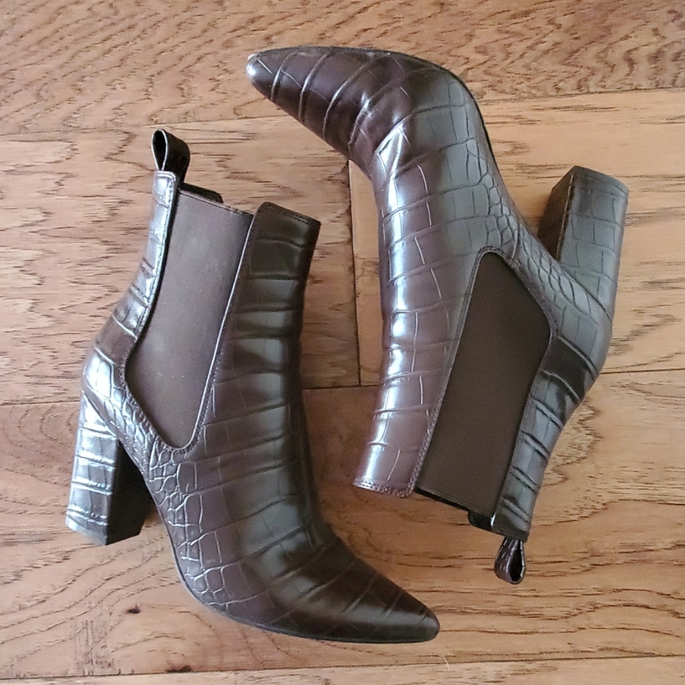 Steve Madden Pull On Crocodile Ankle Bootie